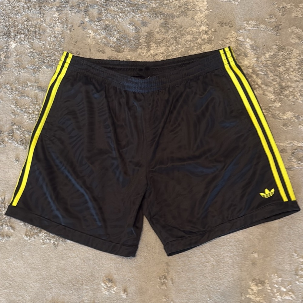 Men’s Adidas Originals Shorts - Picture 6 of 9